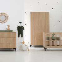 Kidsmill Levi Babykamer Incl. Rechte Potenset Naturel Eiken | Ledikant 70 x 140 cm + Commode + Kast 2-Deurs