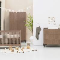 Kidsmill Levi Babykamer Incl. Rechte Potenset Walnoot | Commode + Kast
