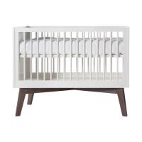 Kidsmill Sixties Babybed Wit Mat / Walnoot 60 x 120 cm