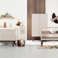 Kidsmill Sixties Babykamer Oatmeal / Walnoot | Bed 70 x 140 cm + Commode + Kast 2-Deurs